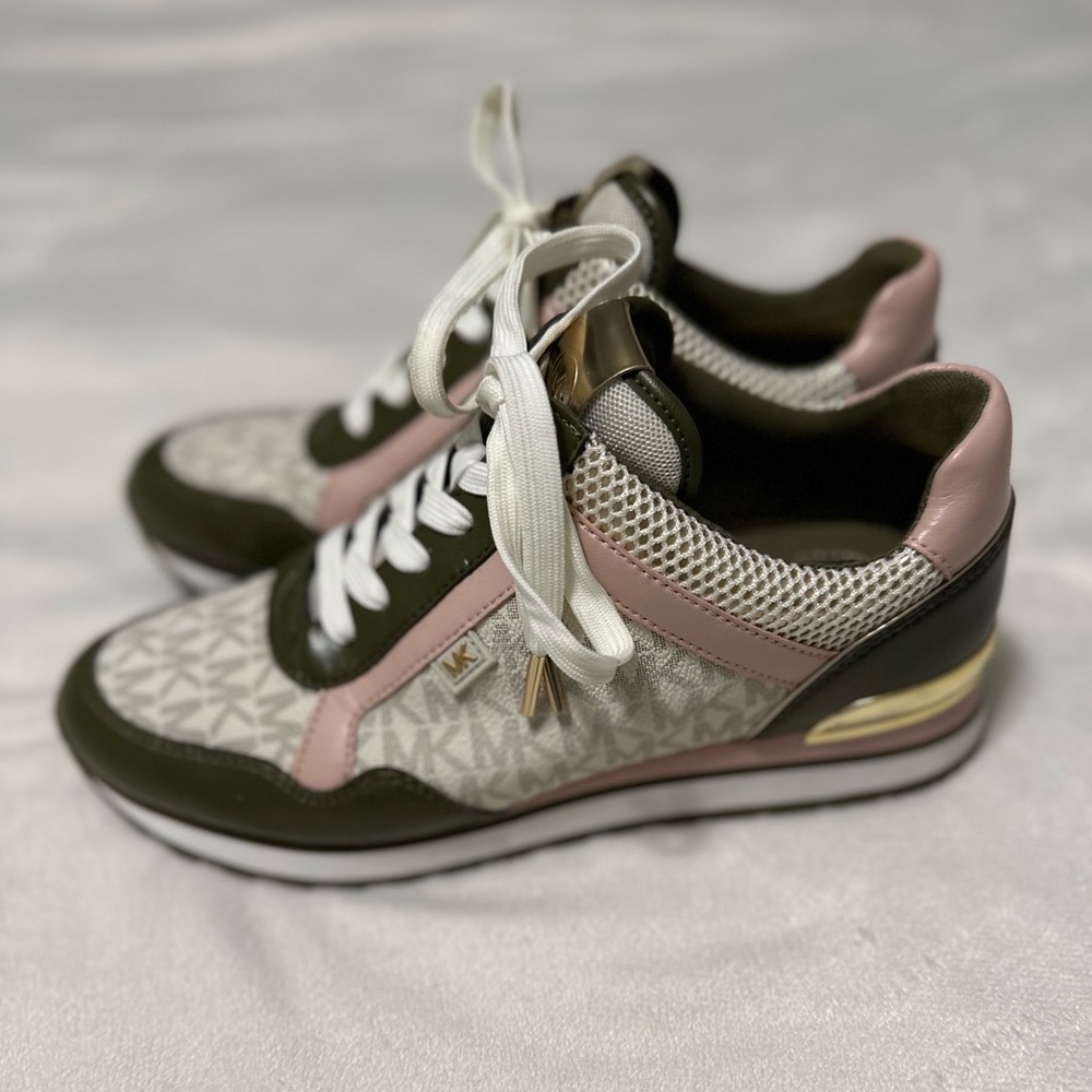 Michael Kors Sneakers.